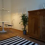 Numbersixteen Apartment *